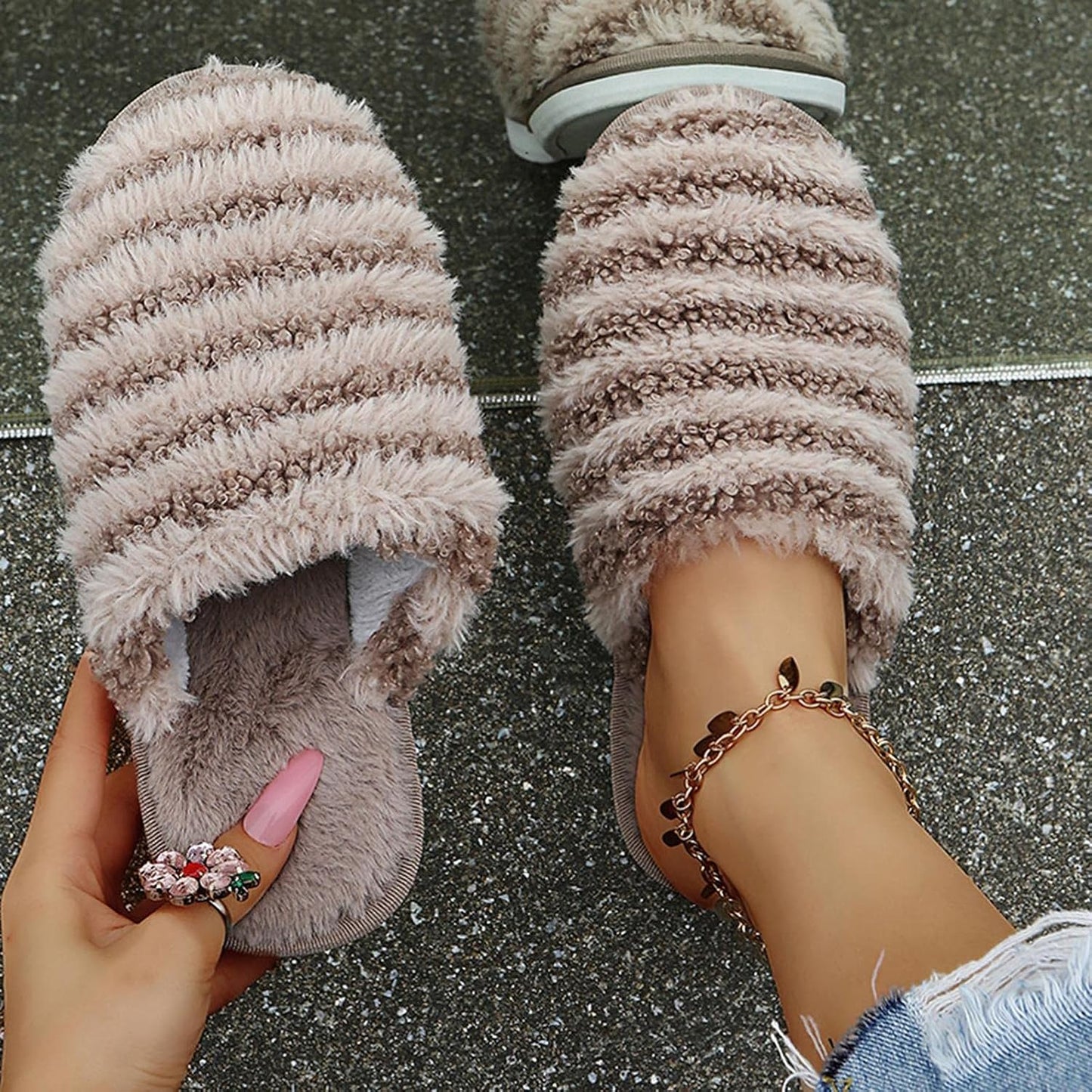 Slippers for Women Indoor Fur Fuzzy Slippers Memory Foam House Shoes Plush Slip on Fleece Outdoor Fluffy Home Slippers